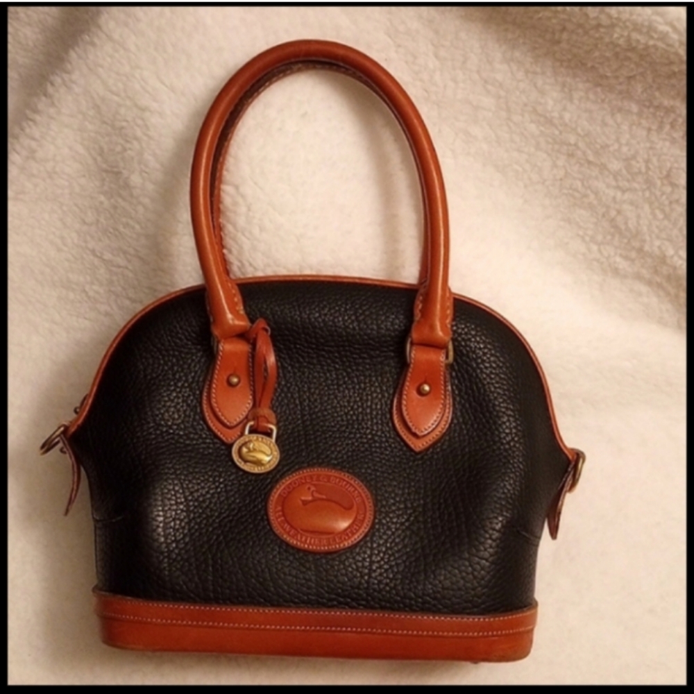 Dooney & Bourke shoulder purse